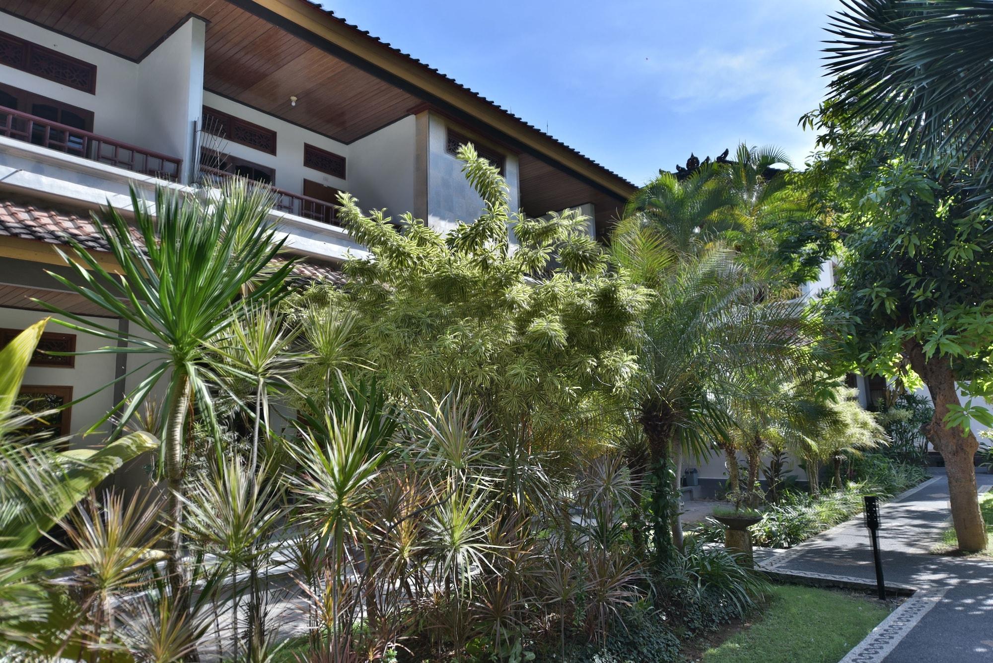 Sandat Hotel Legian Exterior photo