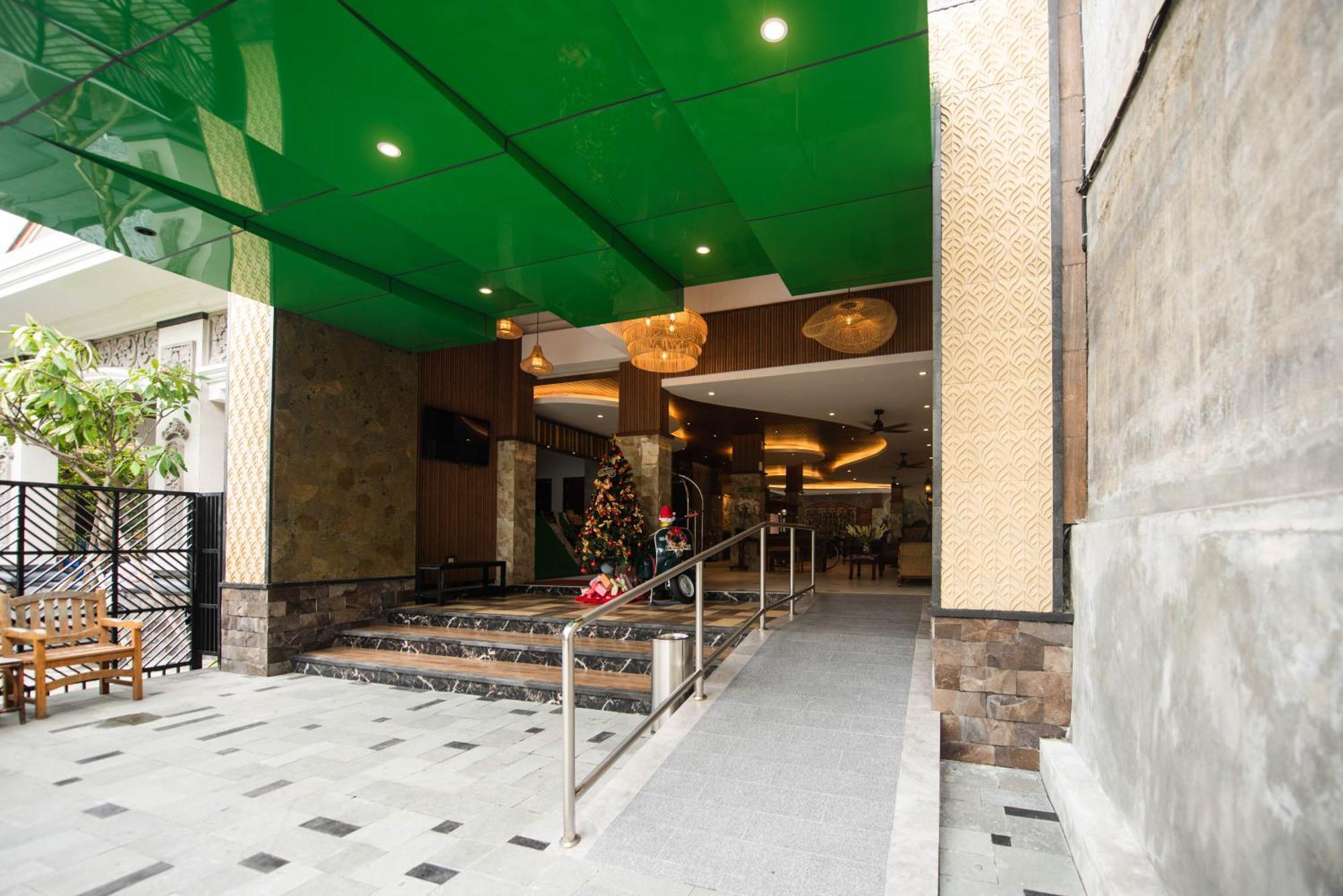 Sandat Hotel Legian Exterior photo