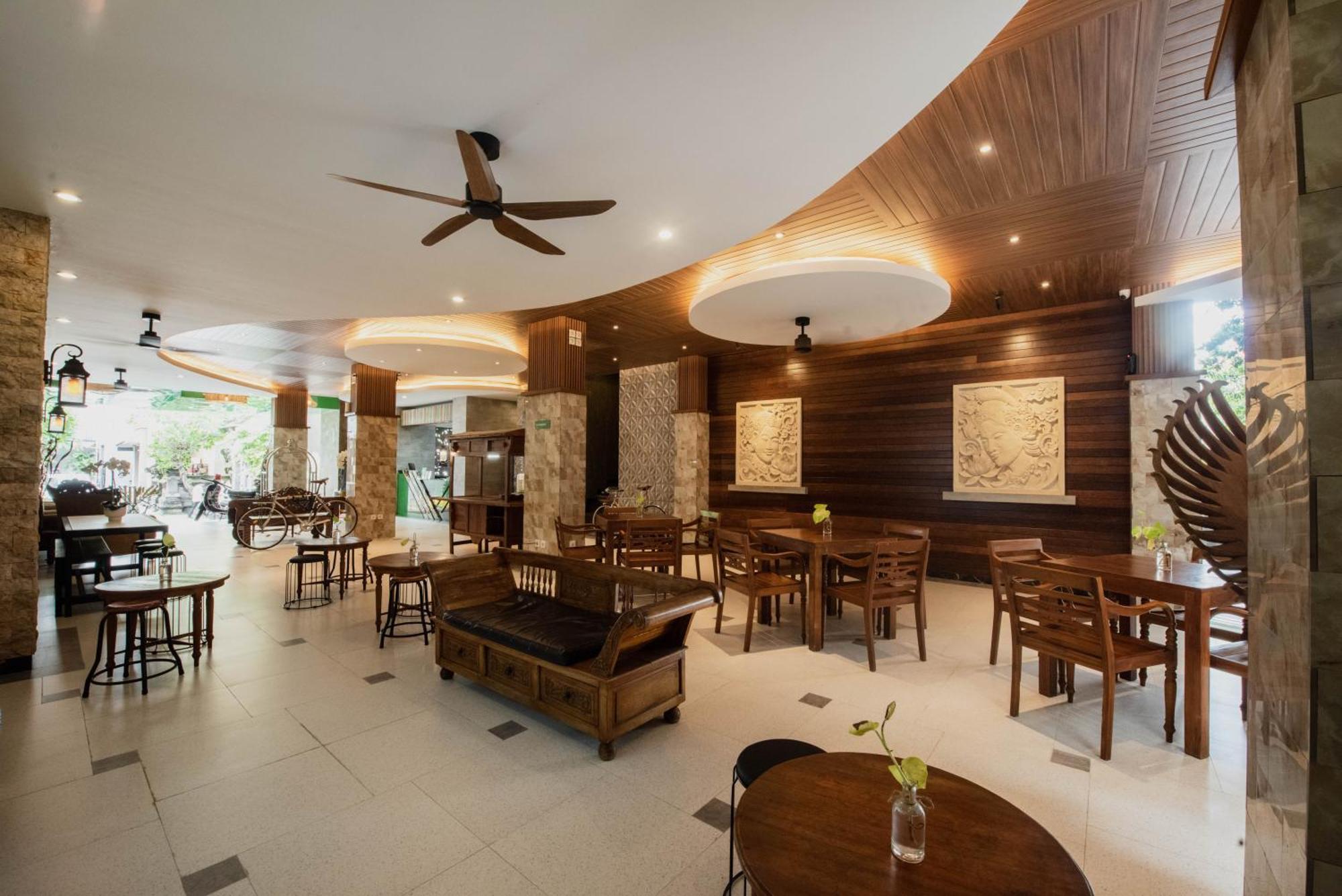 Sandat Hotel Legian Exterior photo
